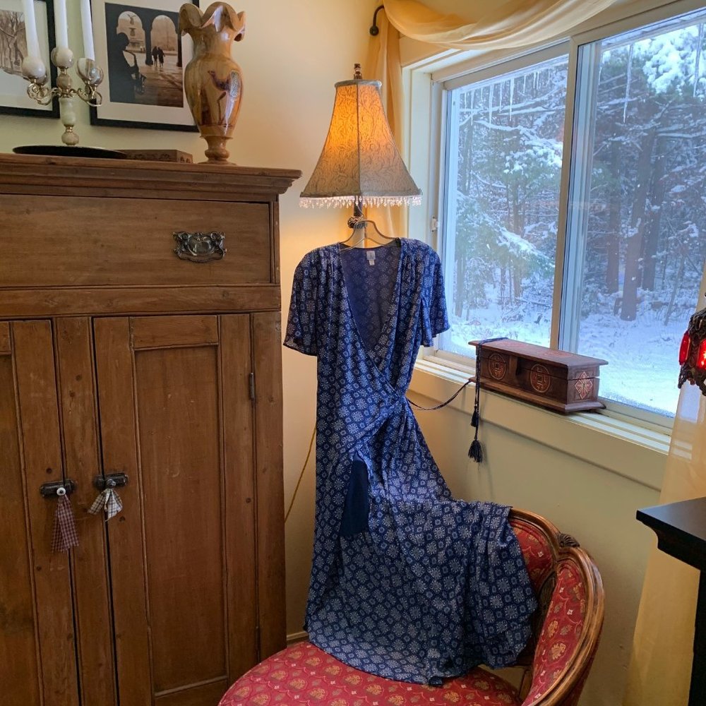 Tristan, Wrap dress. Size Small, Blue printed. Like new.